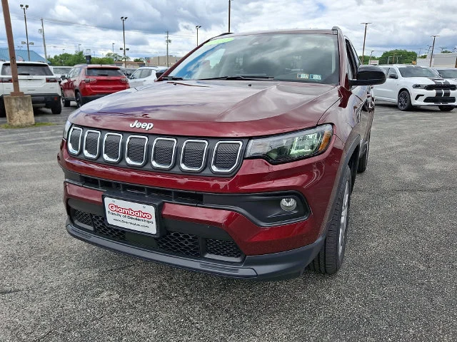 Used 2022 Red Jeep Latitude image 4