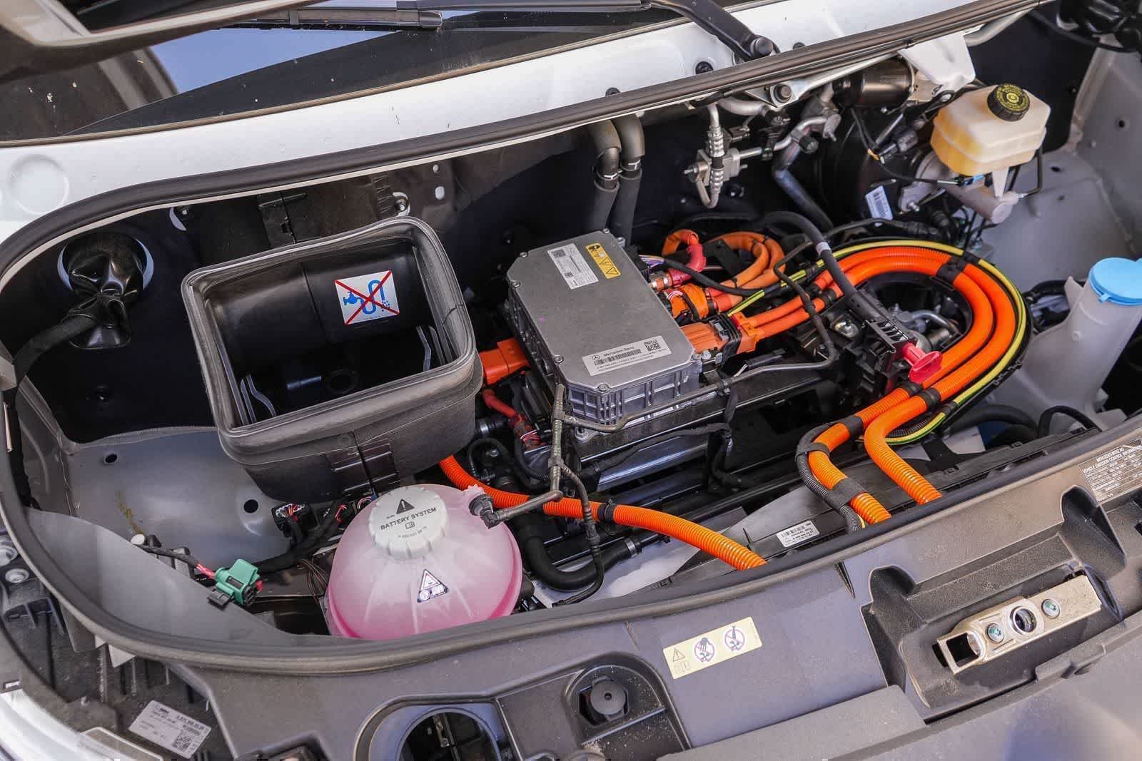 New 2025 Arctic+White Mercedes-Benz Cargo 170WB High Roof 113kW Battery RWD HO Motor image 67
