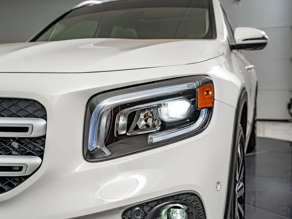 Used 2023 Polar White Mercedes-Benz GLB 250 image 13