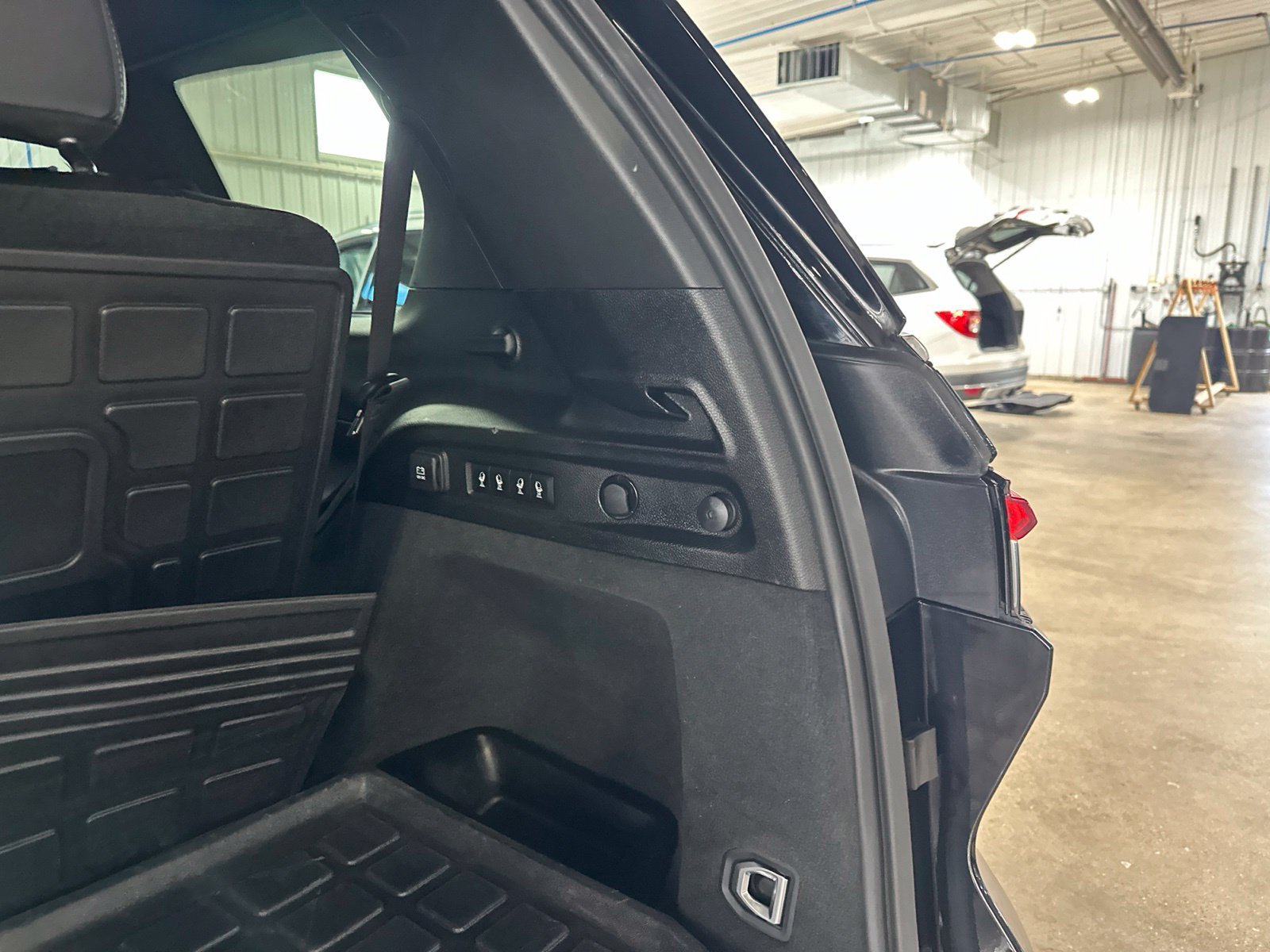 Used 2023 Black Jeep Overland image 34