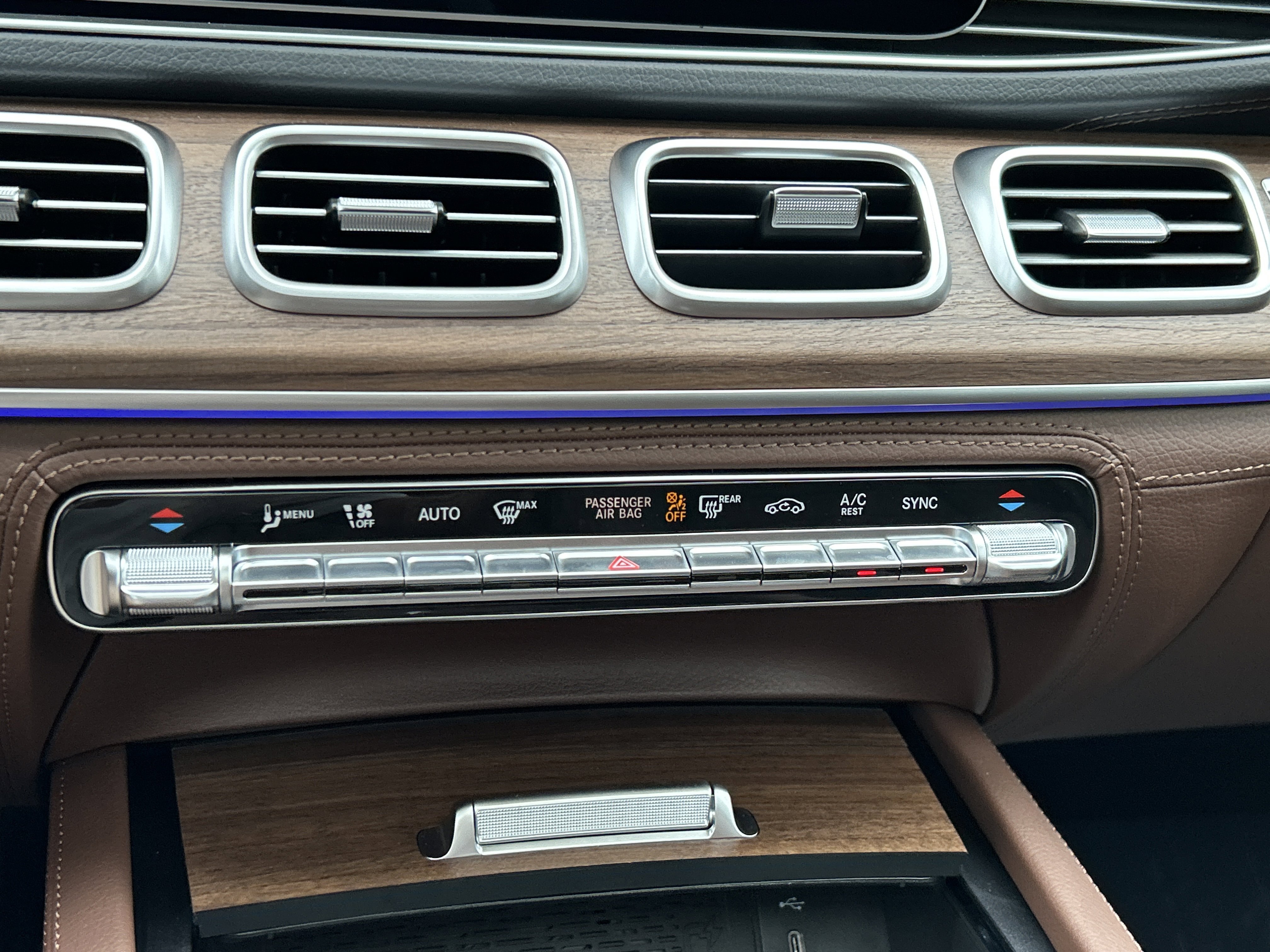 New 2026 MANUFAKTUR Moonlight White Metallic Mercedes-Benz GLE 450 4MATIC® SUV image 29
