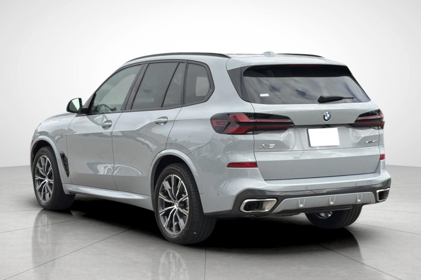 Used 2024 Gray BMW sDrive40i image 14