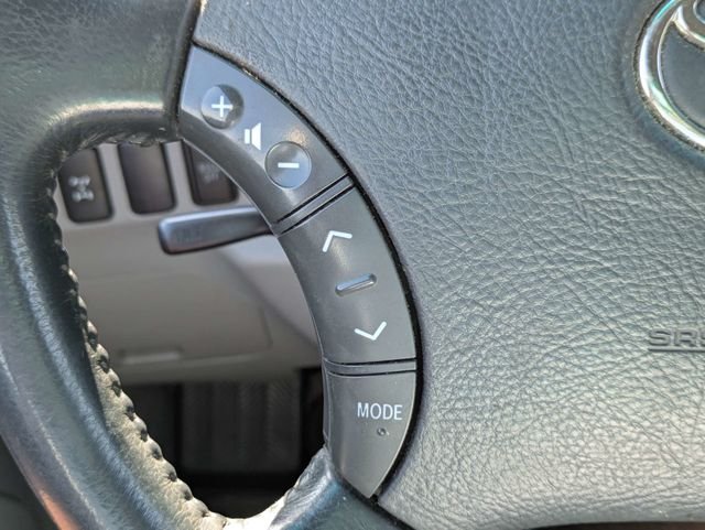 Used 2006  Toyota Limited image 21