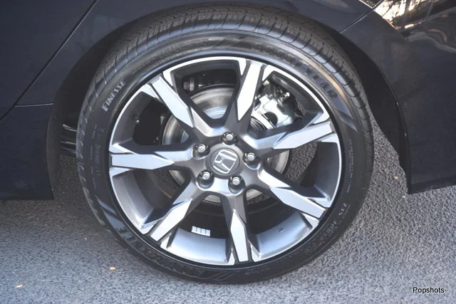 New 2026 Crystal Black Pearl Honda FWD Touring Hybrid image 5
