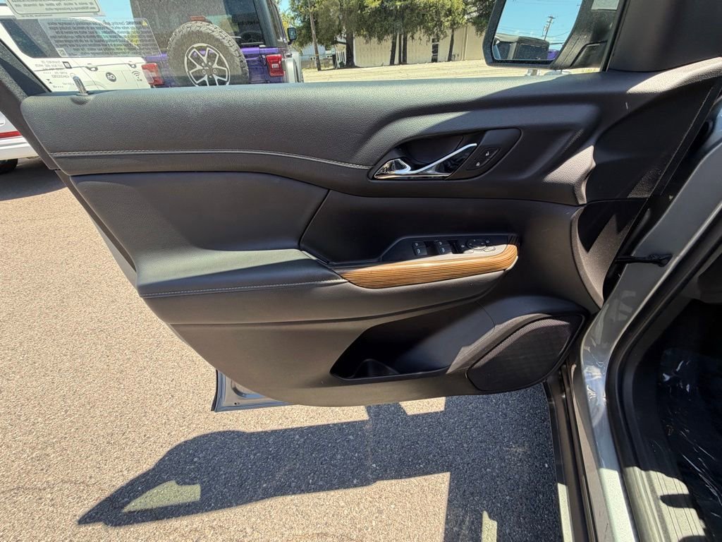 2023 GMC Acadia SLE - Photo 11