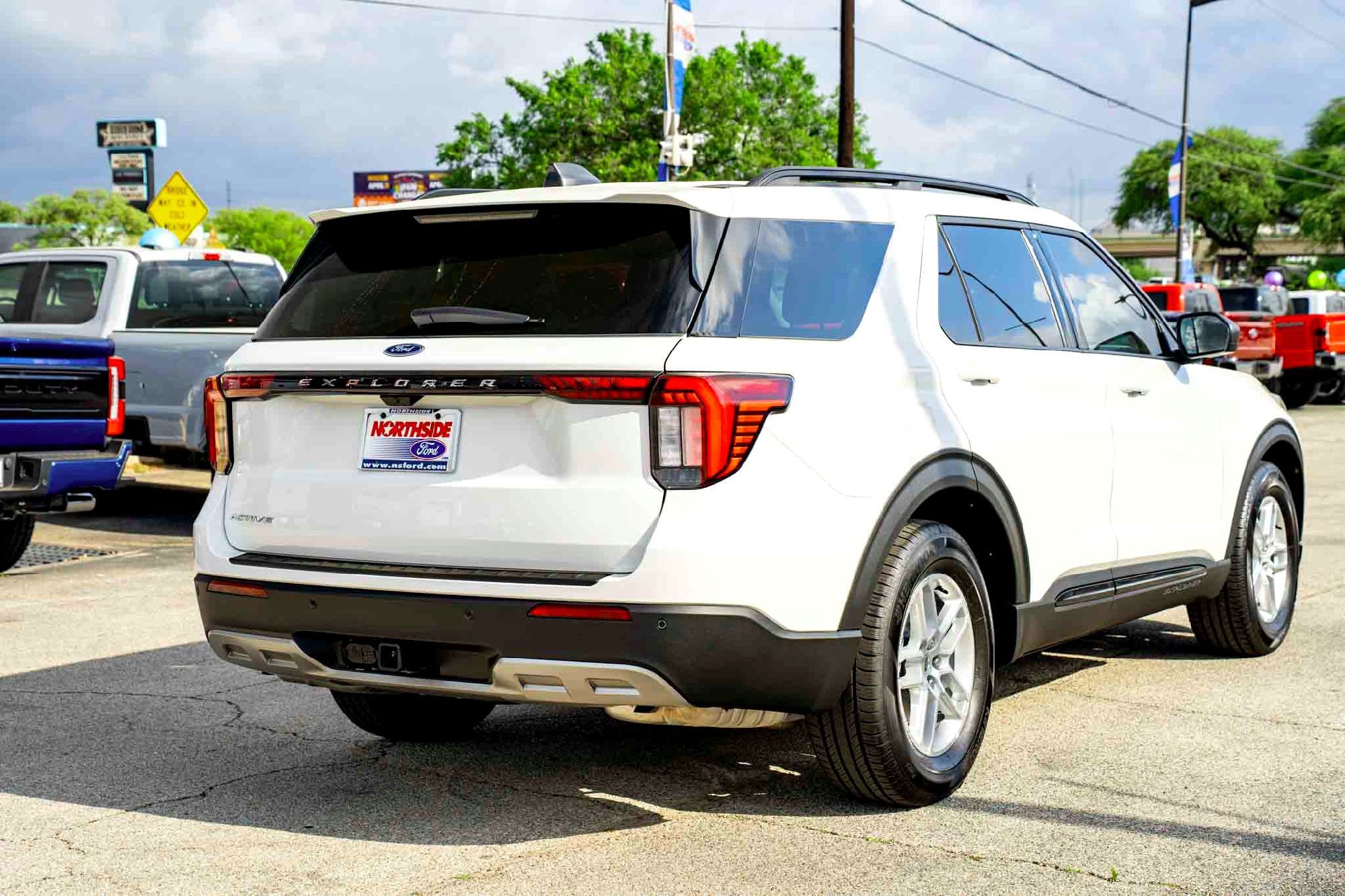 New 2026 Star White Metallic Tri-Coat Ford Active image 4