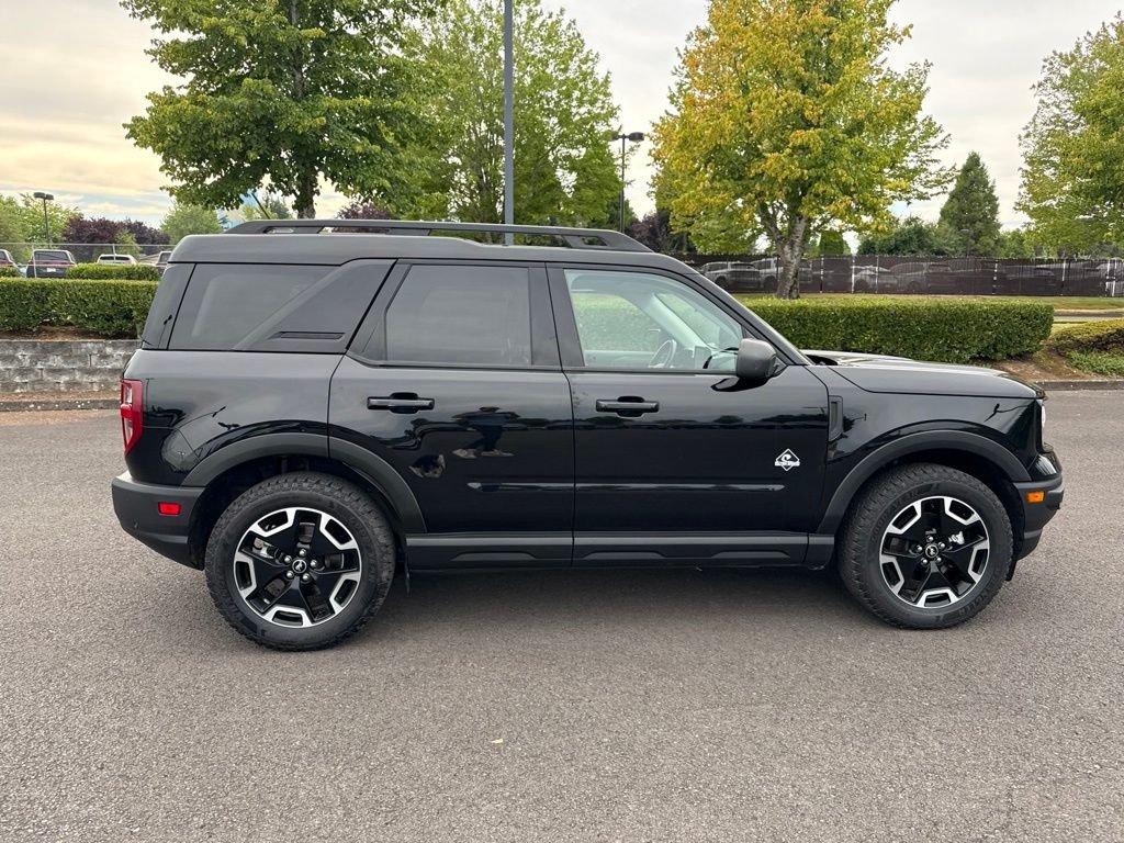 Used 2022 Shadow Black Ford Outer Banks image 8