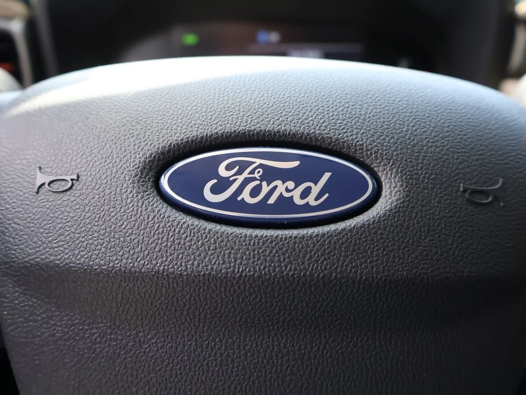 Certified Used 2025 White Metallic Ford Lariat image 27