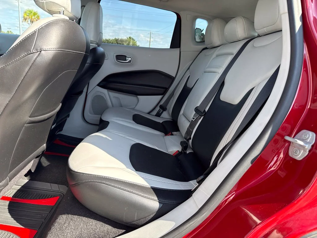 Used 2018 Redline Pearlcoat Jeep Limited image 9