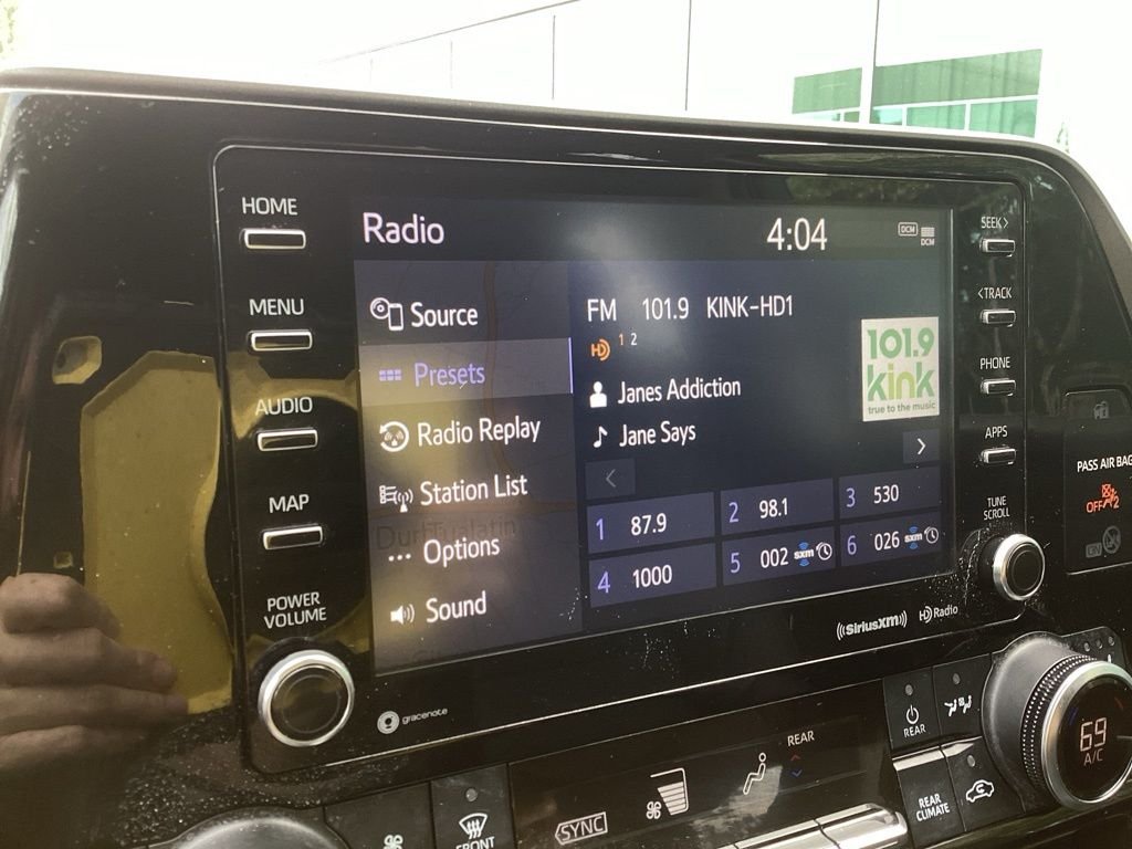 Used 2022  Toyota XLE image 14