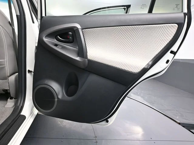 2012 Toyota RAV4 EV - Photo 36