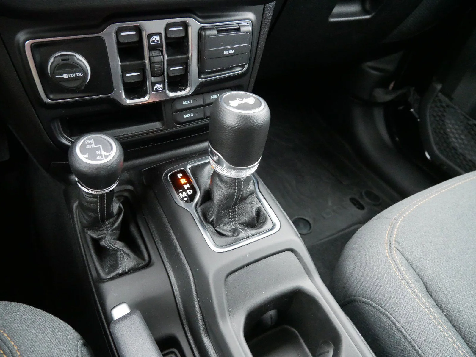 Used 2024 Black Clearcoat Jeep Sport S image 21