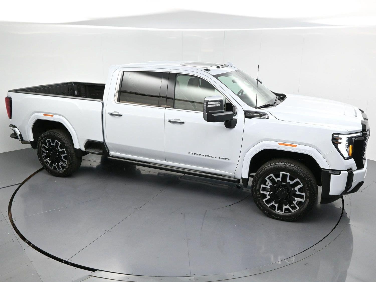 Used 2026 Glacier White Tricoat GMC Denali Ultimate image 42