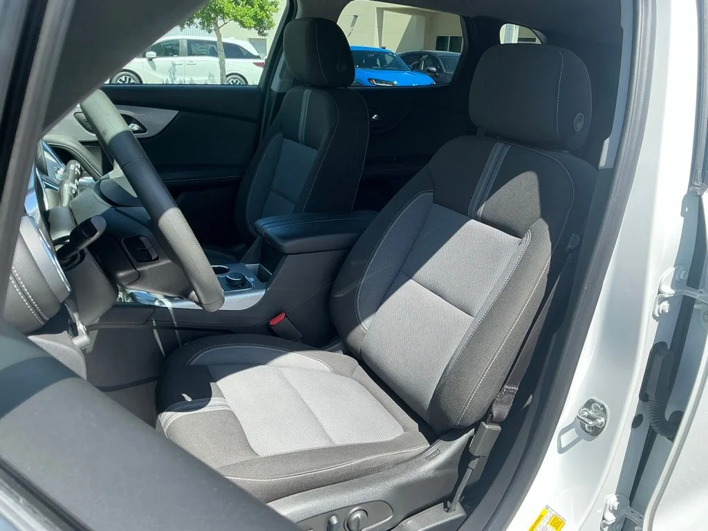 Used 2024 White Chevrolet LT image 28