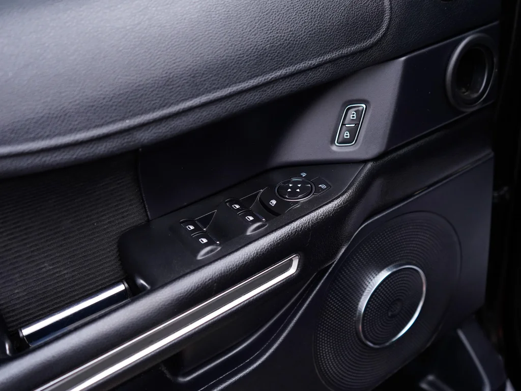 Used 2019 Agate Black Metallic Ford XLT image 18