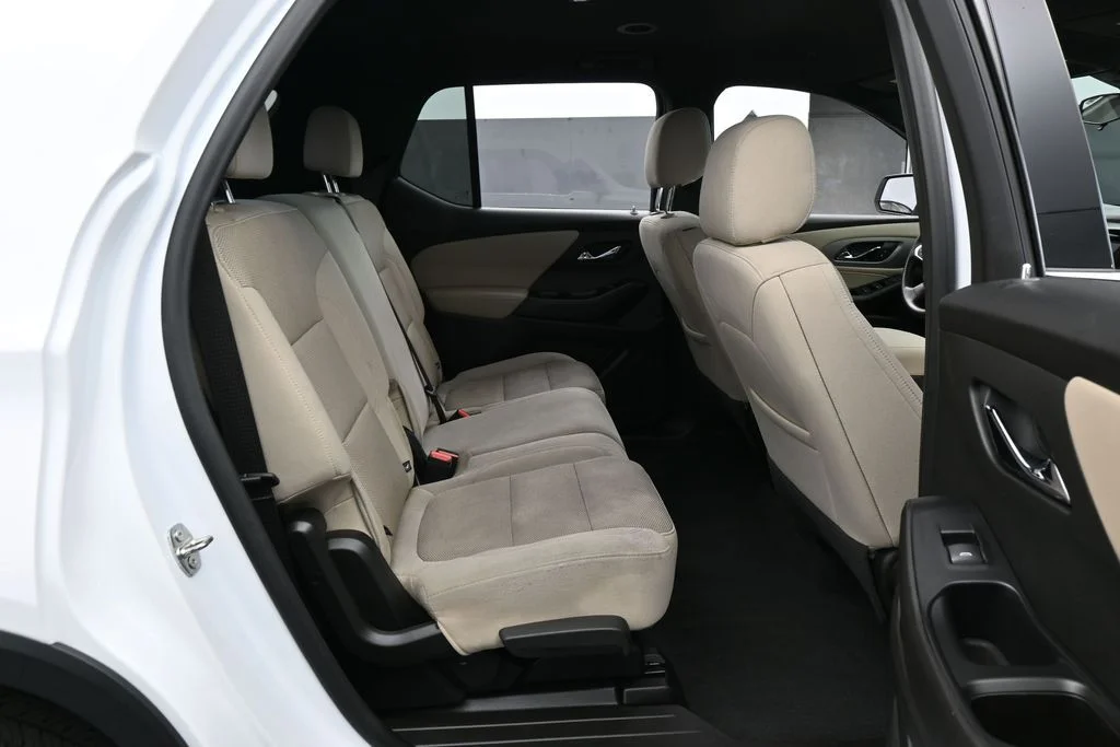 Used 2022 Summit White Chevrolet LS image 33
