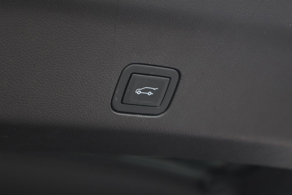 Used 2021 SATIN STEEL METALLIC GMC SLT image 31