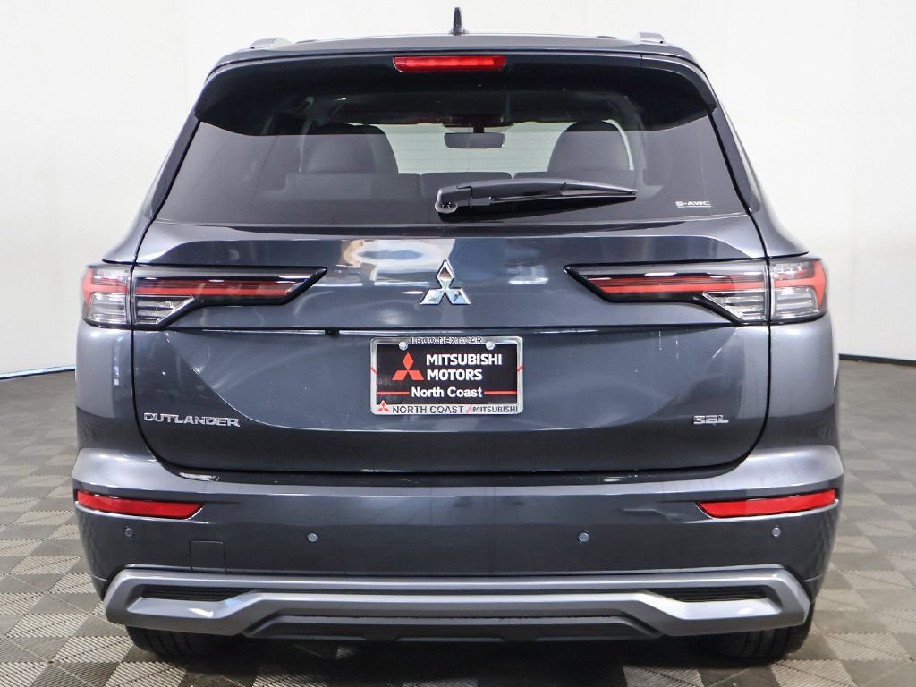2025 Mitsubishi Outlander SEL - Photo 16
