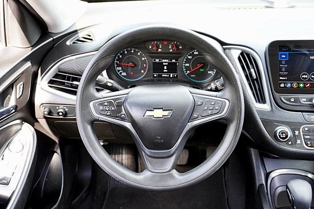 Used 2023 Gray Chevrolet LT image 17