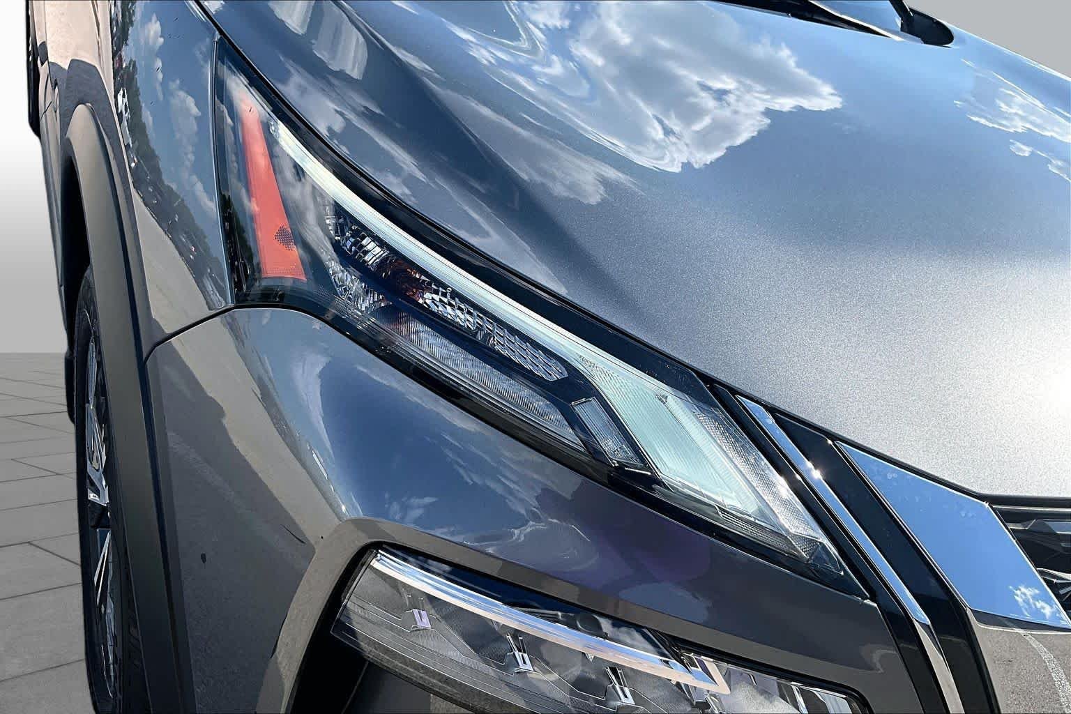 Used 2023 Gun Metallic Nissan SV image 28
