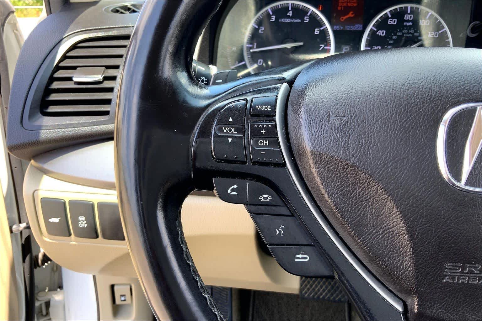 Used 2018 White Diamond Pearl Acura  image 23