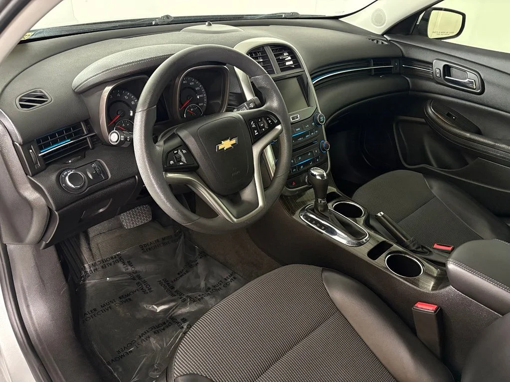 Used 2015 Silver Chevrolet LT image 19
