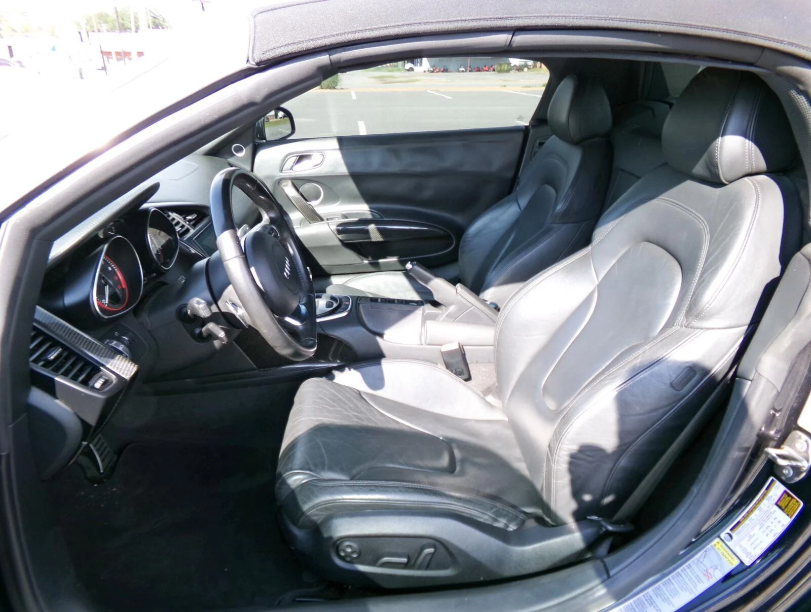 Used 2011  Audi 5.2L image 6