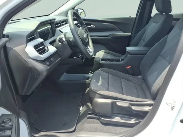 New 2027 Summit White Chevrolet LT image 16