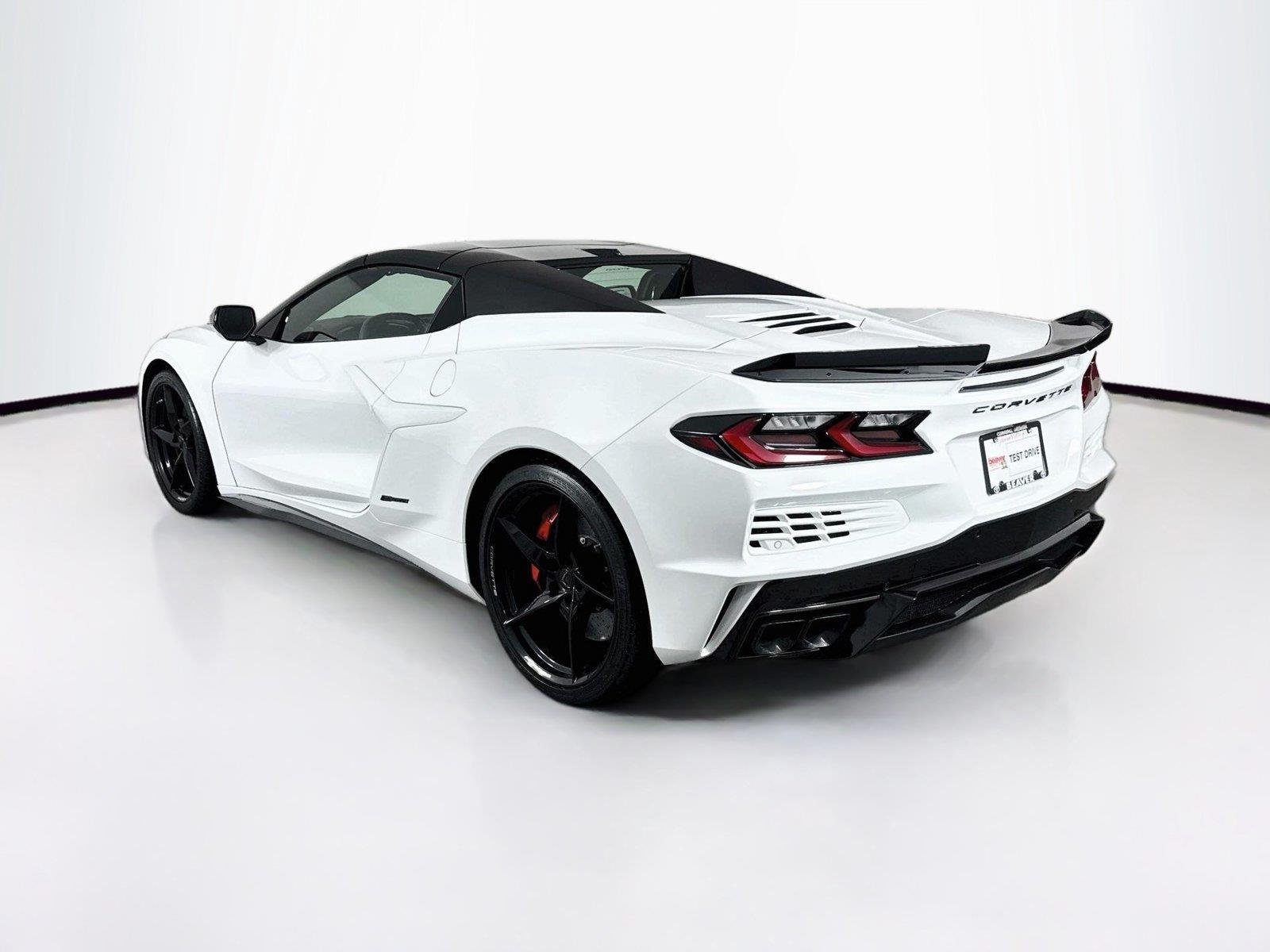 Used 2025 Arctic White Chevrolet 2LZ image 13