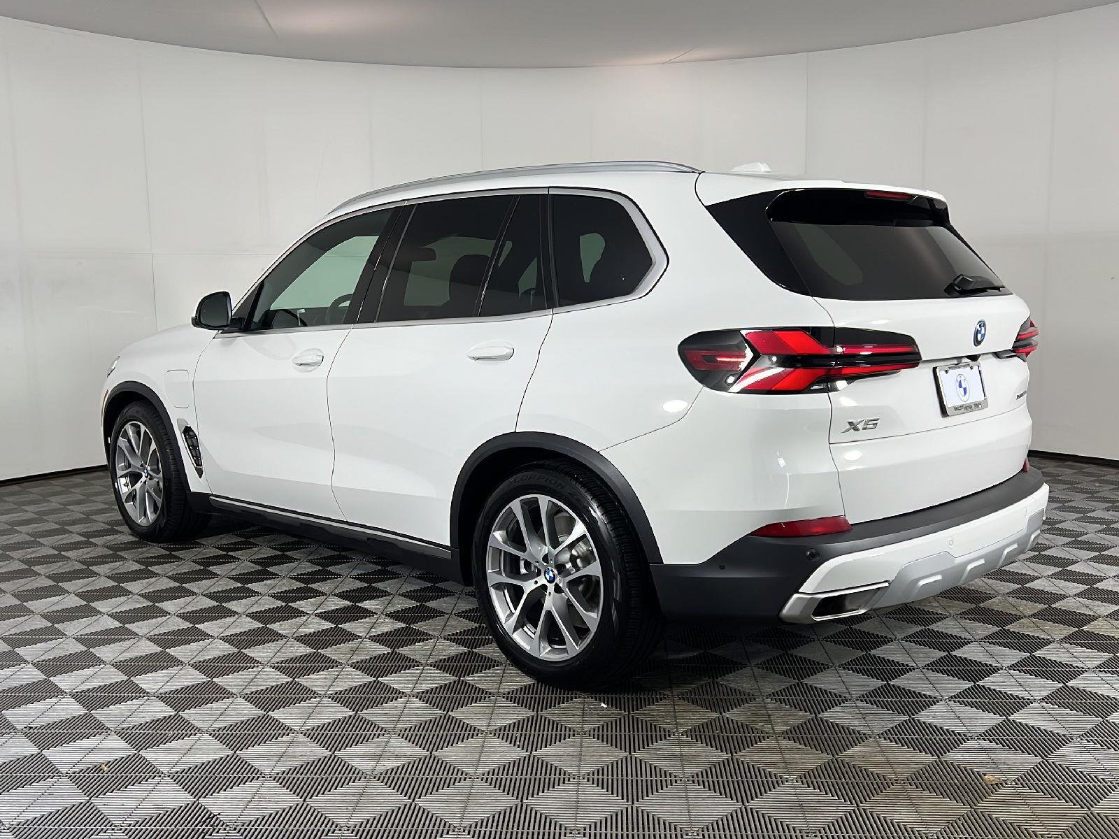 New 2026 Alpine White BMW xDrive50e image 5
