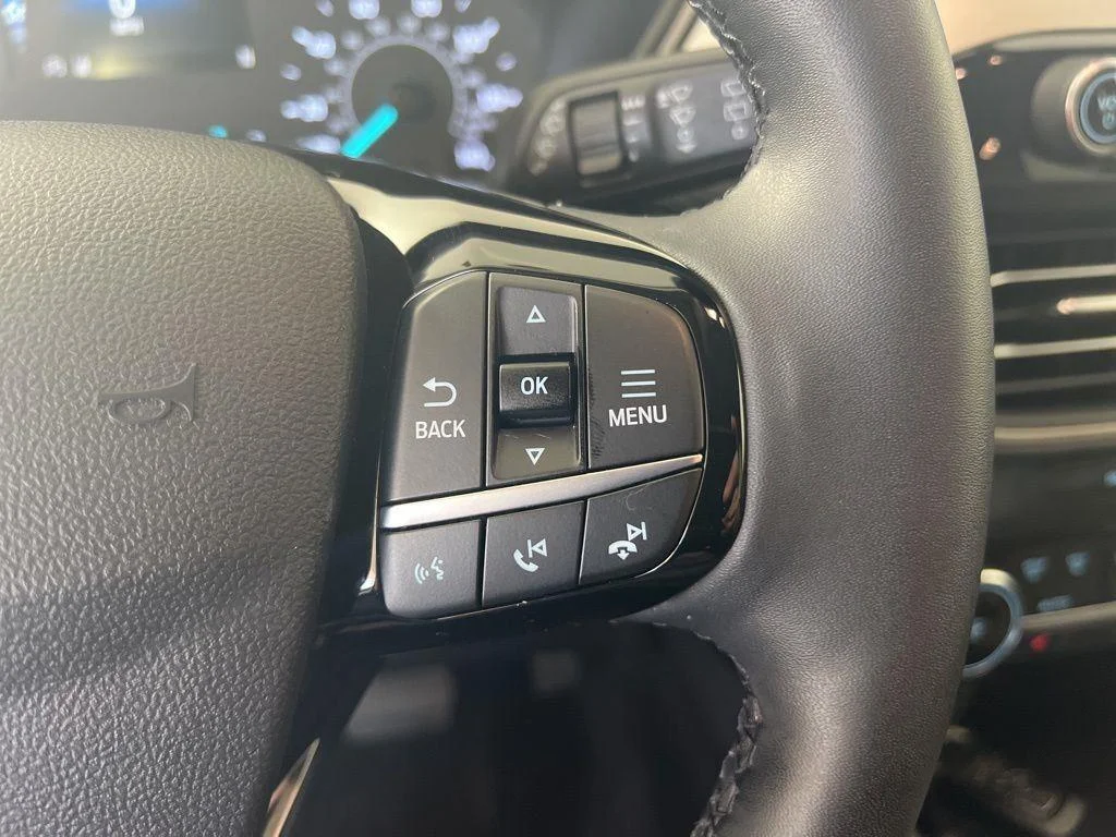 Used 2022 Oxford White Ford SE image 9