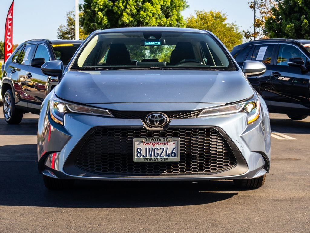 Used 2020  Toyota LE image 2