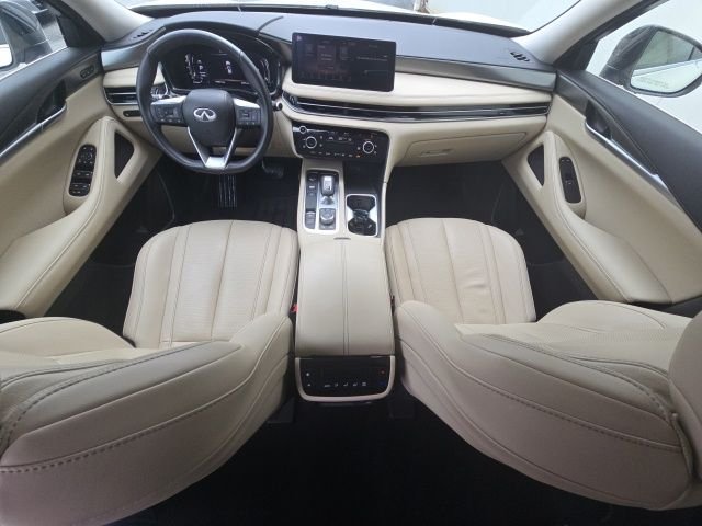 Used 2023 White INFINITI LUXE image 13