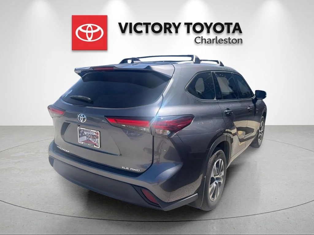 Used 2022 Gray Toyota XLE image 7