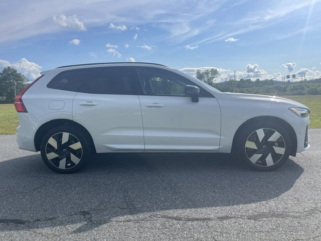 Used 2024 White Volvo Plus Dark Theme image 5