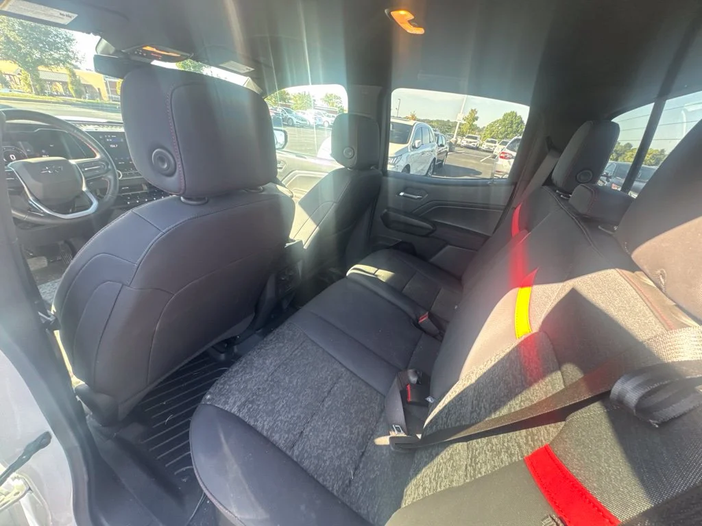 Used 2025 White Chevrolet Z71 image 18