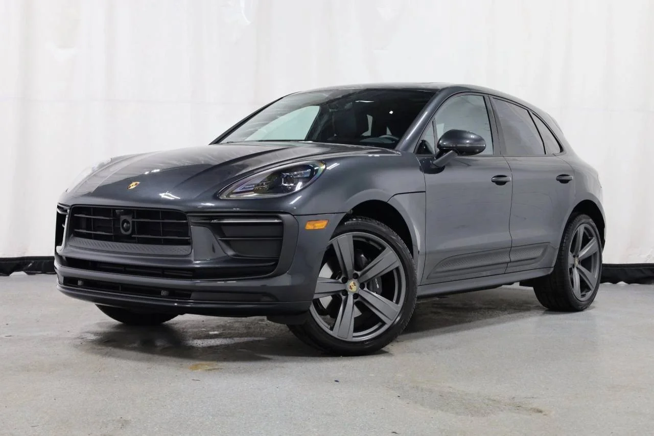 2024 Porsche Macan -'s photo