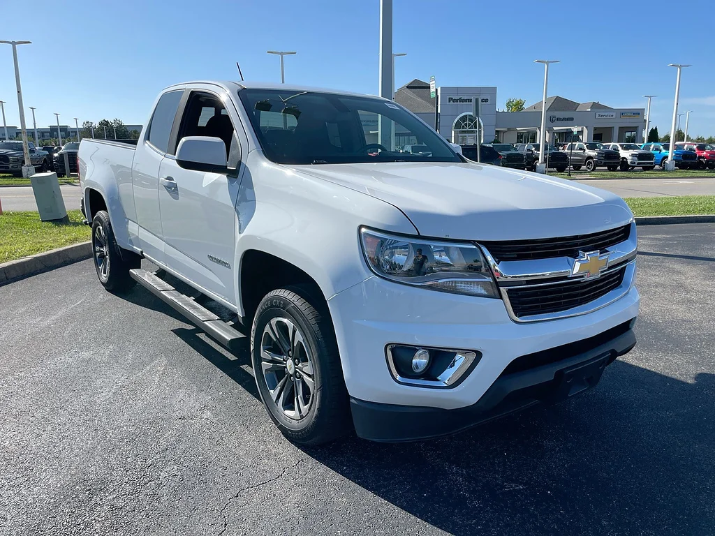 Used 2018 Summit White Chevrolet LT image 32