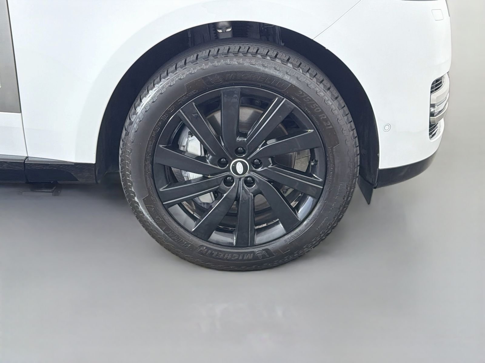 Used 2023 Fuji White Land Rover SE image 35