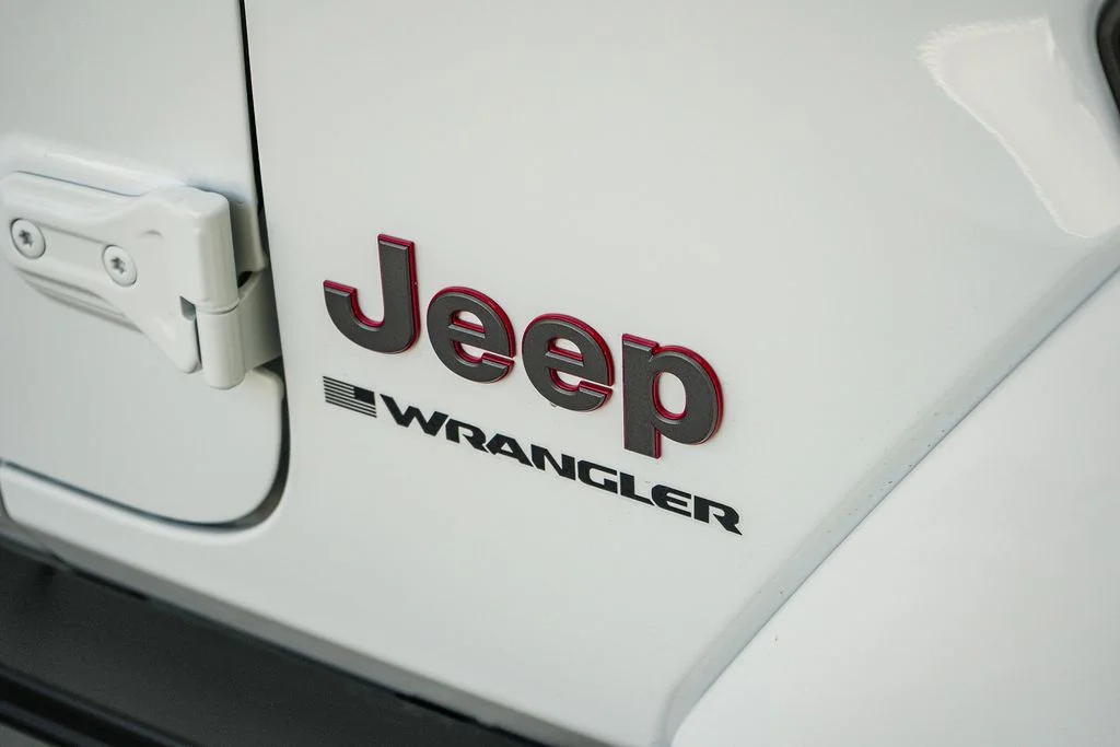 New 2026 Bright White Clear-Coat Exterior Paint Jeep Rubicon X image 9