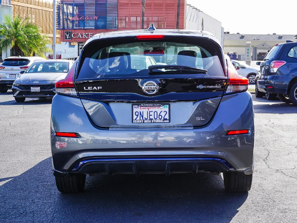 Used 2018 Gray Nissan SL image 6