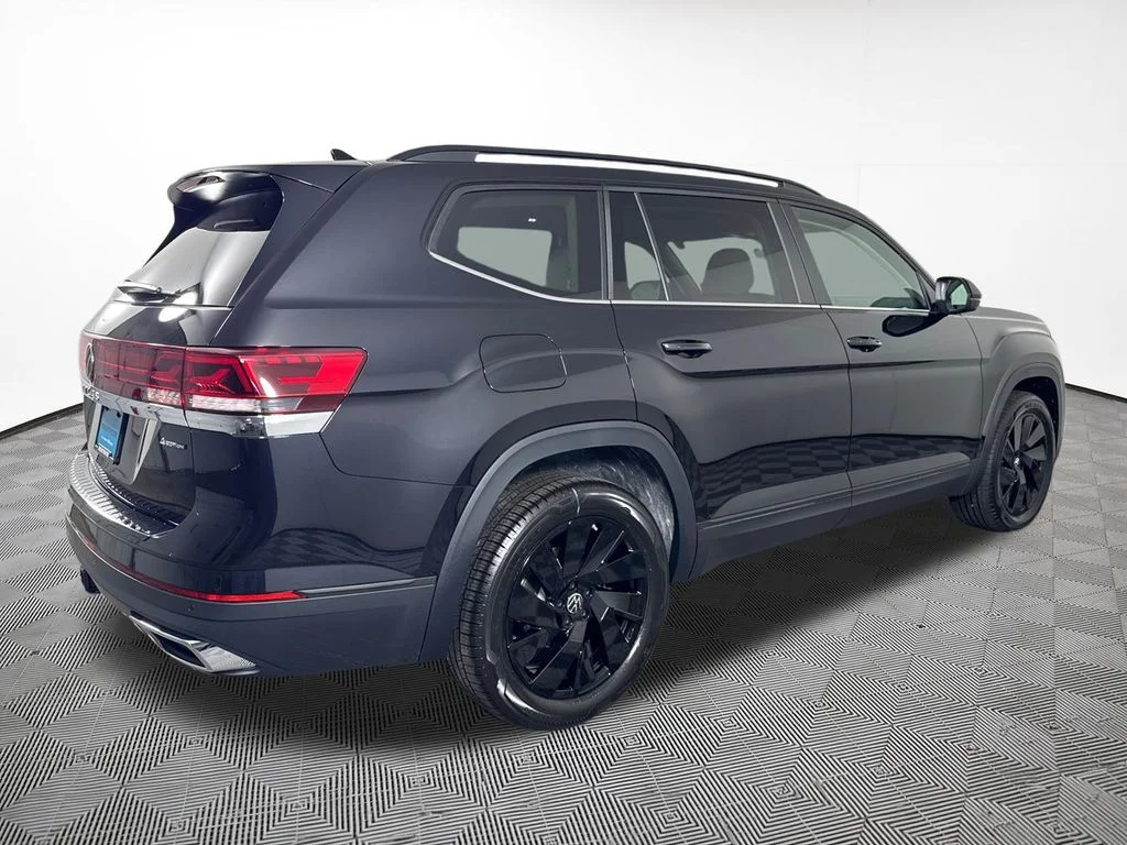 New 2026 Black Volkswagen 2.0T SE w/Technology image 9