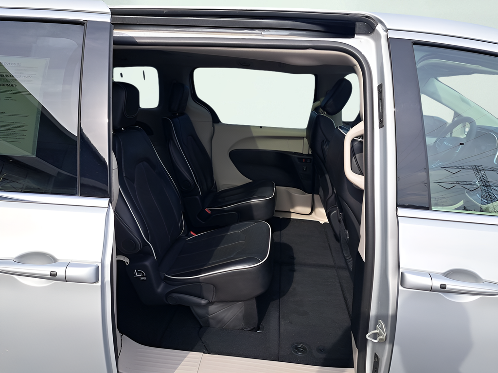 Used 2024 Silver Chrysler Limited image 14