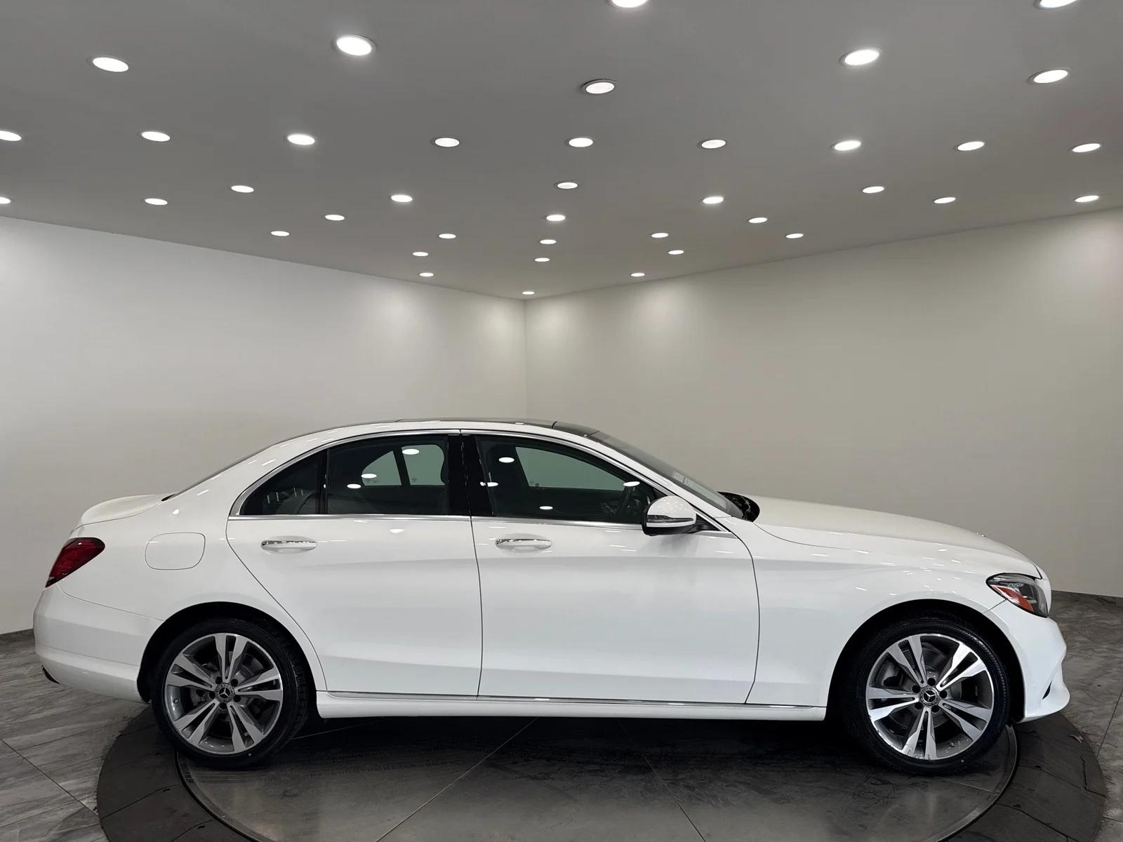 Used 2019 Polar White Mercedes-Benz 300 4MATIC® image 8
