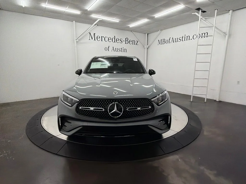 New 2027 White Mercedes-Benz GLC 300 image 2