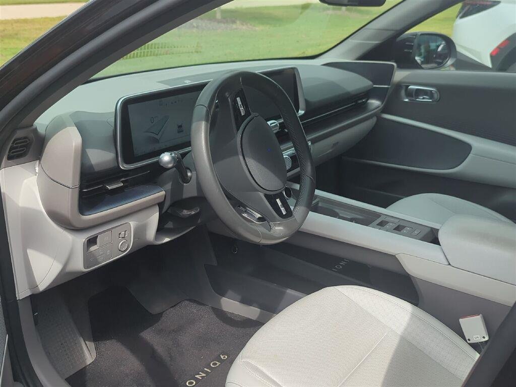Used 2023 Onyx Black Hyundai SEL image 5