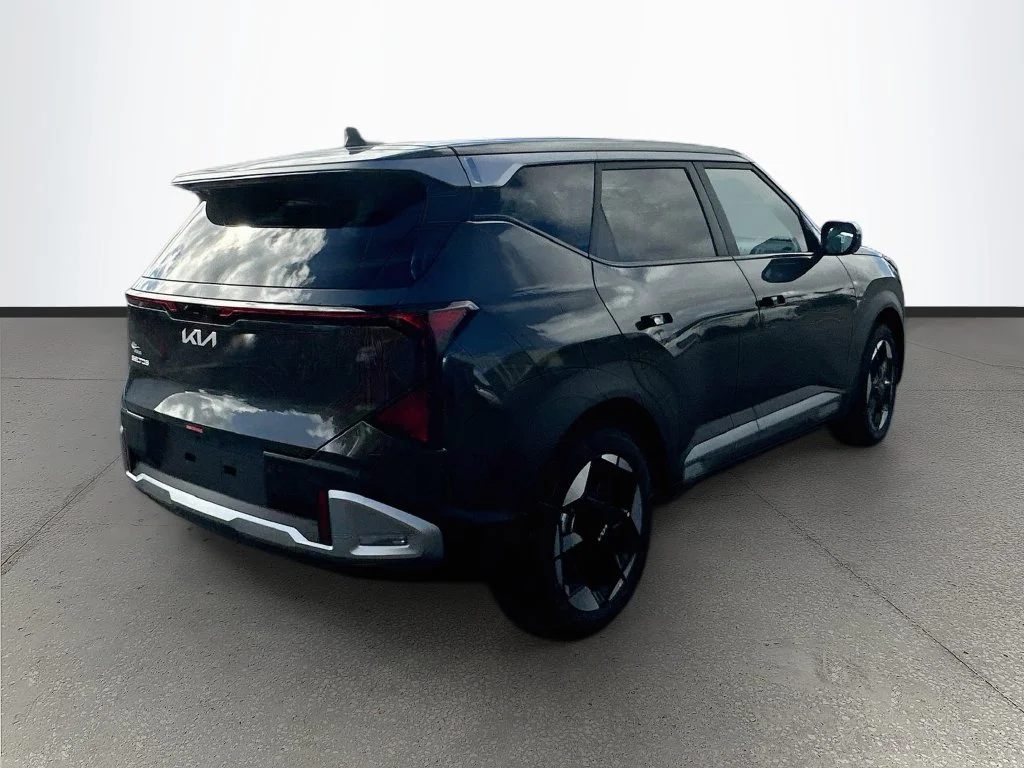 New 2027 Interstellar Gray Kia S image 7