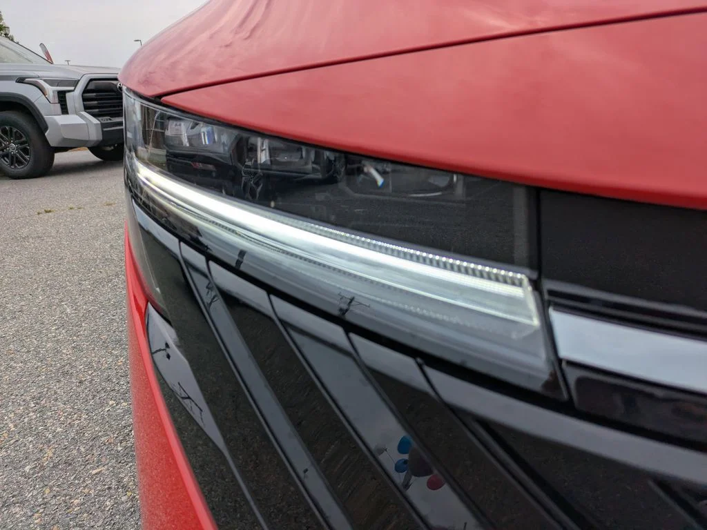 New 2026 Energetic Ember / Super Black Two-tone Nissan SR image 10