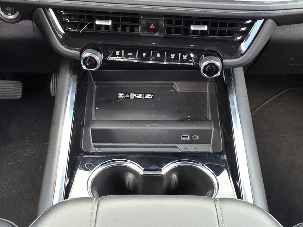 Used 2025 Black Chevrolet LT image 24