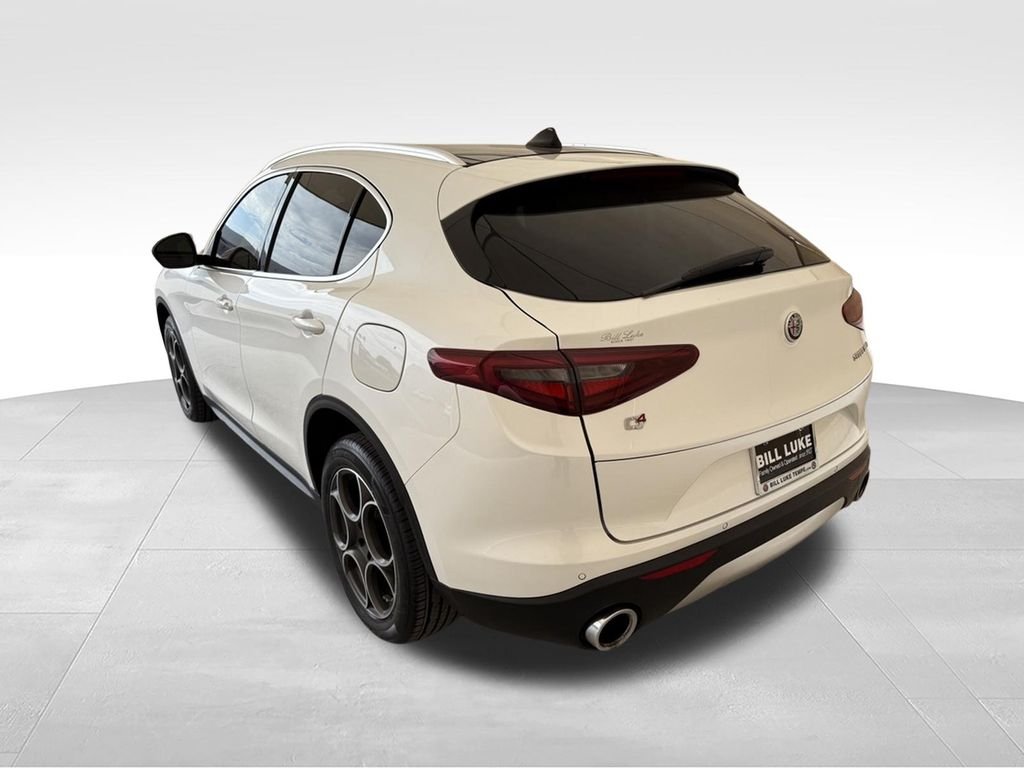 Used 2018 White Alfa Romeo Ti image 8